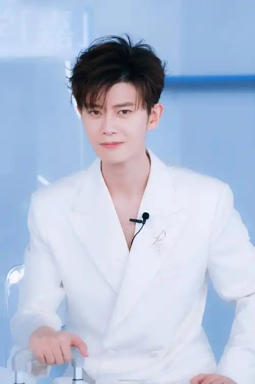 欧诗漫品牌代言人任嘉伦