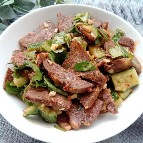 黄瓜拌卤牛肉下酒好菜好吃又不腻