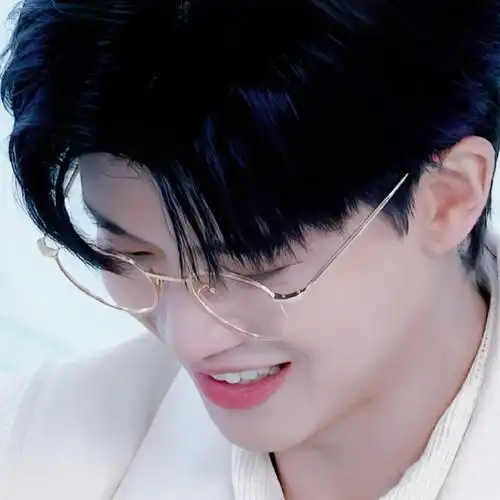 任嘉伦白西装金丝眼镜##欧诗漫品牌代言人任嘉伦