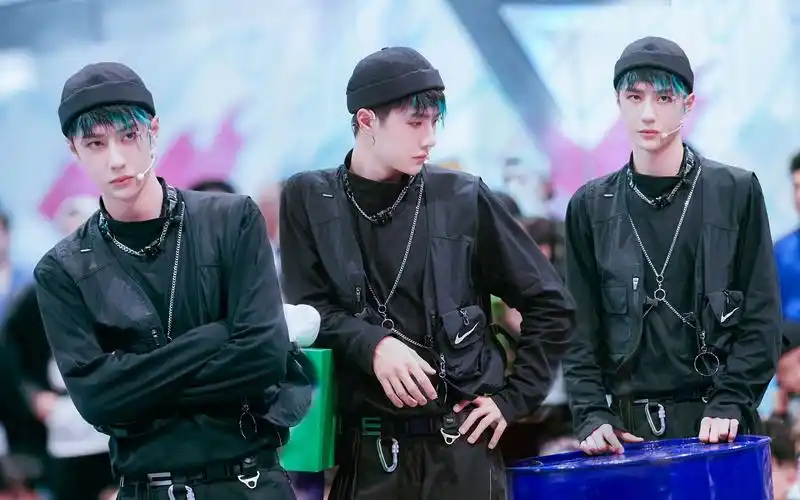 追星少女必备技能 | ps溶图教程 | 王一博最新图片组合