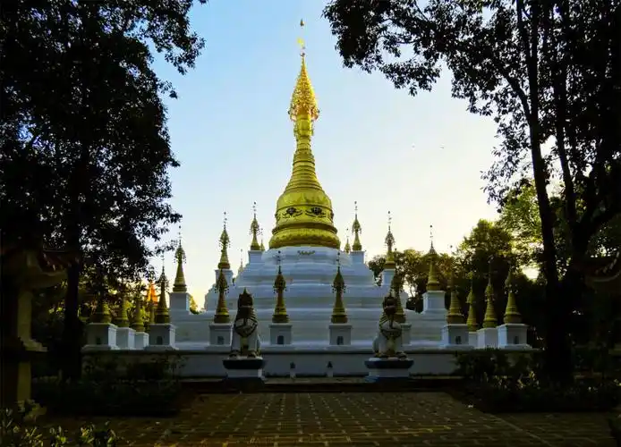 云南盈江县允燕佛塔