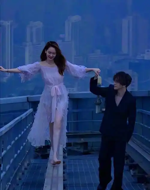 薛之谦和戚薇拍天外来物视频高清图片壁纸