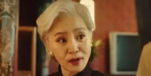 霍仙姑刘雪华不爱装嫩满头白发演老人身上高雅气质藏不住