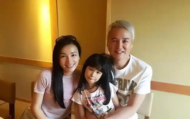 娶到神仙老婆都不好救,这4个星二代太随爹|成龙|张庭|蒋勤勤|林凤娇