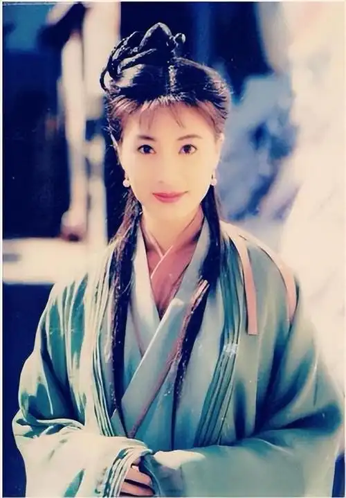 港星张可颐被质疑耍大牌黑脸瞬间曝光参加电影路演撇嘴不耐