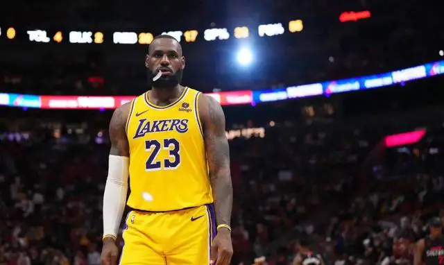 勒布朗·詹姆斯称霸球场排行榜引发热议